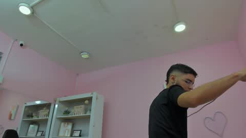 Snapshot of ian_castillo_ chatting on 03.07.25 IAN CASTILLO online show from 03.07.25