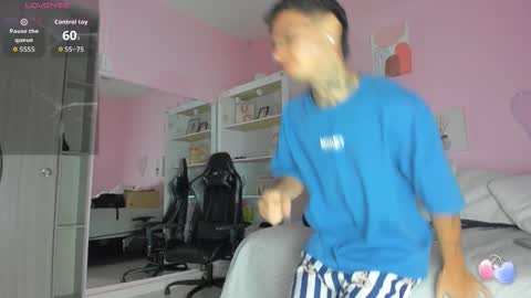 Snapshot of ian_castillo_ chatting on 09.13.25 IAN CASTILLO online show from 09.13.25