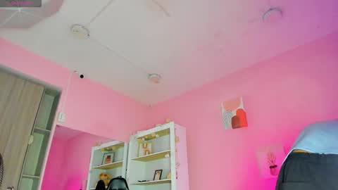 Snapshot of ian_castillo_ chatting on 11.04.25 IAN CASTILLO online show from 11.04.25