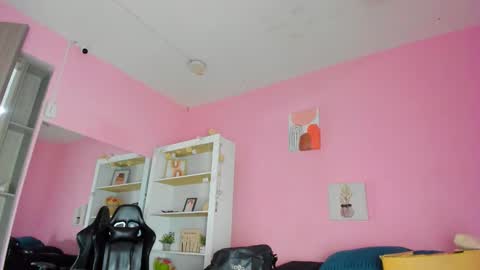 Snapshot of ian_castillo_ chatting on 11.11.25 IAN CASTILLO online show from 11.11.25