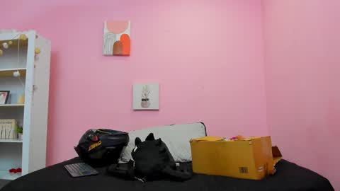 Snapshot of ian_castillo_ chatting on 11.26.25 IAN CASTILLO online show from 11.26.25