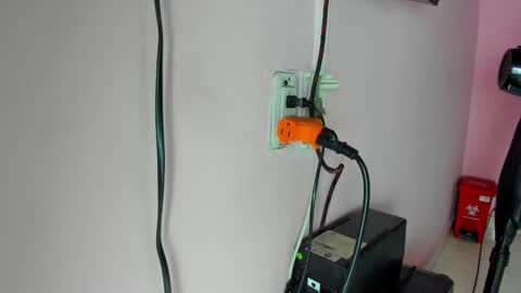 Snapshot of ian_castillo_ chatting on 12.15.25 IAN CASTILLO online show from 12.15.25