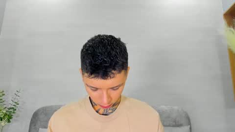 Snapshot of ian_castillo_ chatting on 05.19.26 IAN CASTILLO online show from 05.19.26