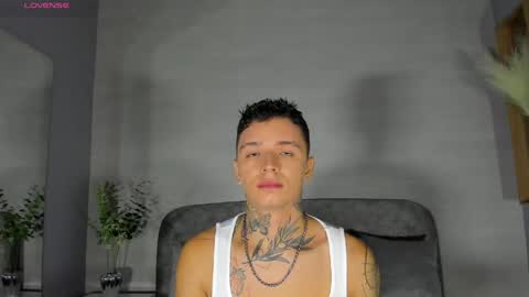 Snapshot of ian_castillo_ chatting on 05.21.26 IAN CASTILLO online show from 05.21.26