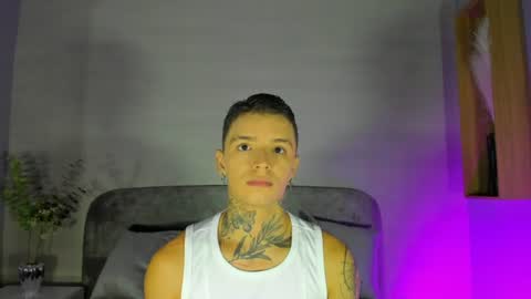 Snapshot of ian_castillo_ chatting on 06.12.26 IAN CASTILLO online show from 06.12.26