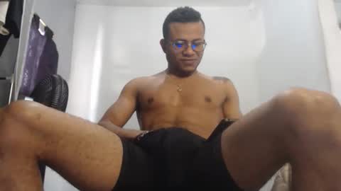 Snapshot of ian_tuner chatting on 11.12.25 ian_tuner online show from 11.12.25