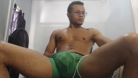 Snapshot of ian_tuner chatting on 11.18.25 ian_tuner online show from 11.18.25