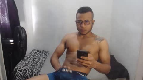 Snapshot of ian_tuner chatting on 11.30.25 ian_tuner online show from 11.30.25