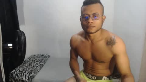 Snapshot of ian_tuner chatting on 12.02.25 ian_tuner online show from 12.02.25