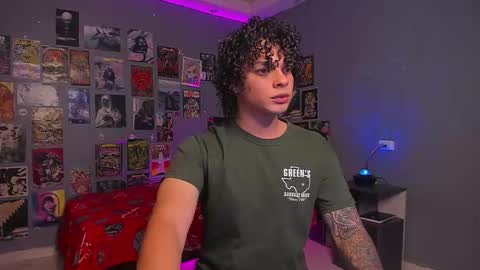 Snapshot of ian_versace chatting on 12.03.25 Andres online show from 12.03.25