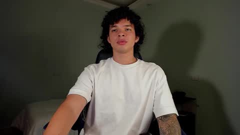 Snapshot of ian_versace chatting on 03.05.26 Andres online show from 03.05.26