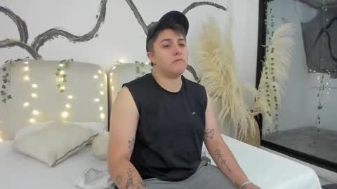 Snapshot of iangilbert chatting on 12.18.25 ian online show from 12.18.25