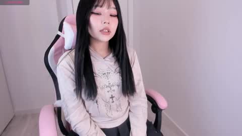 Snapshot of ichigo_o chatting on 12.24.24 Hitomi   online show from 12.24.24