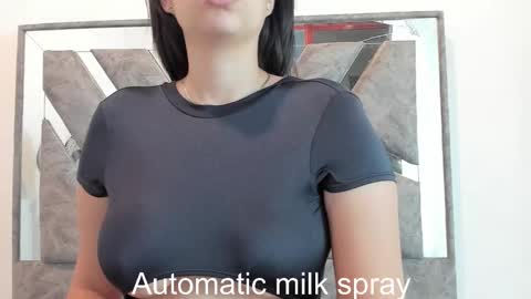 Snapshot of idarazanin24 chatting on 12.17.25 Idara Zanin online show from 12.17.25