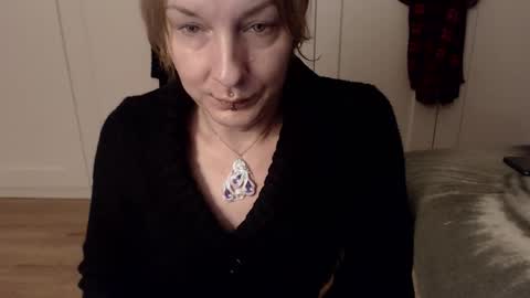 Snapshot of ifk_donkeysfr chatting on 12.16.25 Ifk Donkeys online show from 12.16.25