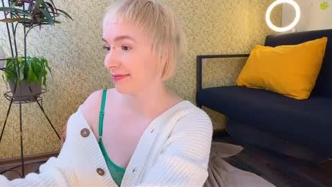 Emmy  help me reach 100 thumbs up online show from 02.17.25