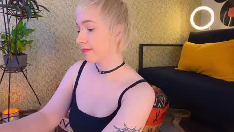 Emmy  help me reach 100 thumbs up online show from 02.28.25