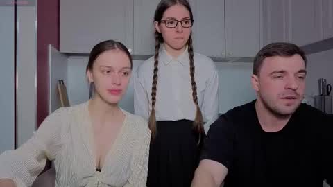 Julia and Mira online show from 12.04.25