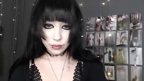 iiiiiiis online show from 04.22.26