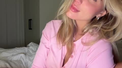 Snapshot of iiivy_ chatting on 12.14.24 Ivy online show from 12.14.24