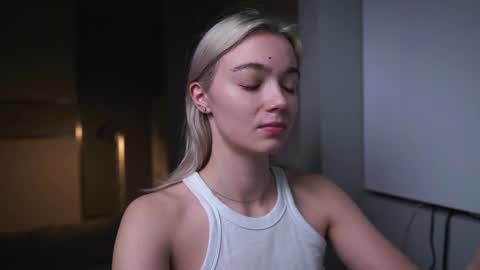 ileanacampbel online show from 01.04.25