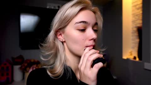 ileanacampbel online show from 01.17.25