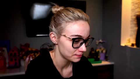 ileanacampbel online show from 02.06.25