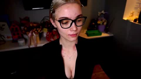 ileanacampbel online show from 02.11.25