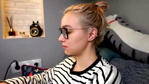 ileanacampbel online show from 02.27.25