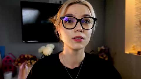 ileanacampbel online show from 03.04.25