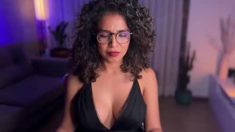 Snapshot of illaroom chatting on 02.09.25 Kloe online show from 02.09.25