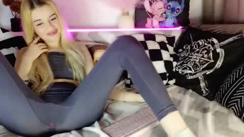 nicollee online show from 02.21.25