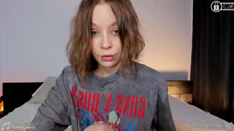 Snapshot of ilxil chatting on 09.19.25 Li online show from 09.19.25