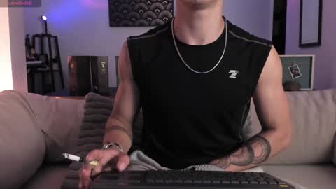 Snapshot of im__thomas chatting on 10.08.25 IM THOMAS online show from 10.08.25