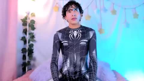 Alejo independent model   online show from 04.26.26