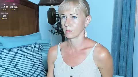 Snapshot of im_beautiful chatting on 11.06.25 Christine - online show from 11.06.25