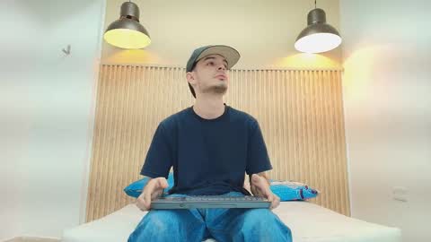 Snapshot of im_bull chatting on 12.18.25 BULL online show from 12.18.25