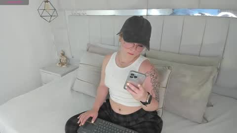 DAHLIA online show from 02.07.25