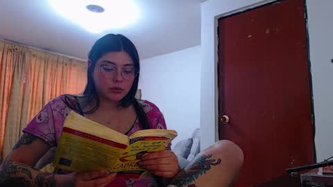 Snapshot of im_hanna_x2 chatting on 10.30.25 Hanna online show from 10.30.25