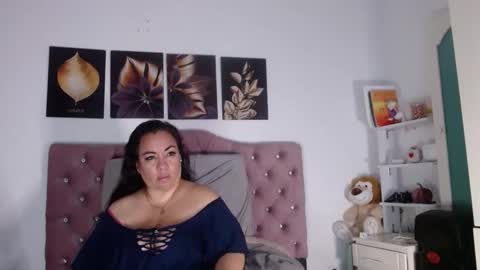 Snapshot of im_helenn_ chatting on 10.13.25 Hellen online show from 10.13.25
