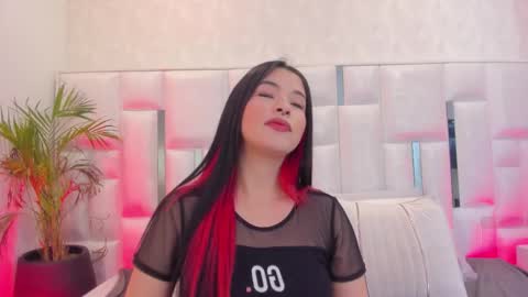 Snapshot of im_nika_ chatting on 11.17.25 Nika online show from 11.17.25