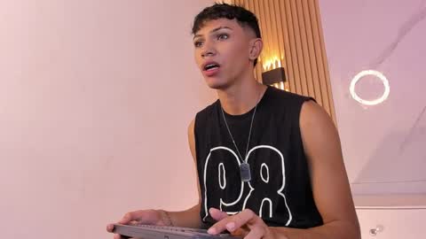 Snapshot of im_sebaslopez chatting on 01.27.25 im_sebaslopez online show from 01.27.25