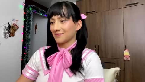 Snapshot of imlenka chatting on 12.17.25 Lenka online show from 12.17.25