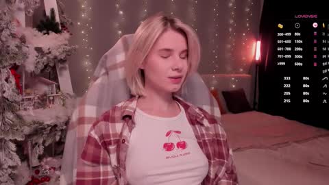 Snapshot of imnotmia chatting on 12.22.25 Mia online show from 12.22.25