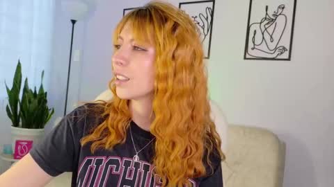 Snapshot of imsiennabellucci chatting on 09.29.25 Sienna online show from 09.29.25