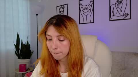 Snapshot of imsiennabellucci chatting on 10.16.25 Sienna online show from 10.16.25