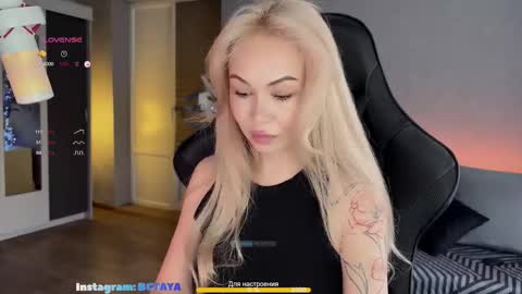 Snapshot of imtaya chatting on 10.14.25 Taya online show from 10.14.25