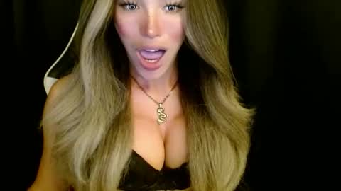 Queen Gwen online show from 11.27.25