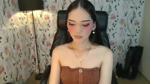 Snapshot of imyourlegalbaby chatting on 02.01.25 Aki online show from 02.01.25