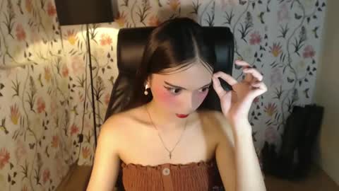 Snapshot of imyourlegalbaby chatting on 02.04.25 Aki online show from 02.04.25